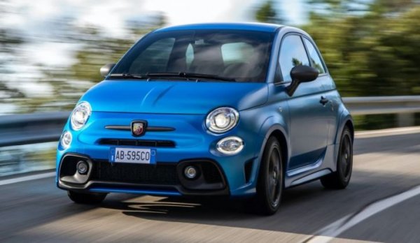 Почти 27% спад за италианците в първия месец под шапката на новия гигант Stellantis. Пазарният дял спада с една десета до 4.5%.  
