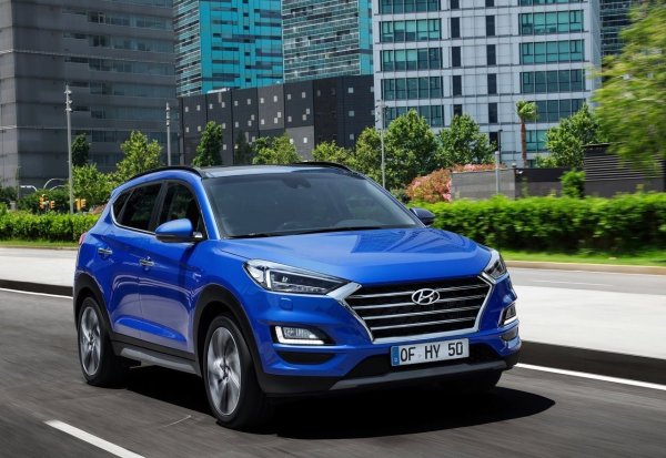 Проблеми: двигател с турбокомпресор, скоростна кутия, охладителна система.

Hyundai Tucson привлича с дизайн и технологии, но версиите с бензинов двигател с турбокомпресор 1.6 T-GDI се оказаха проблематични. Това накара много собственици да се оплакват, че разходите за поддръжка на Tucson са много по-високи от очакваното при покупка.
