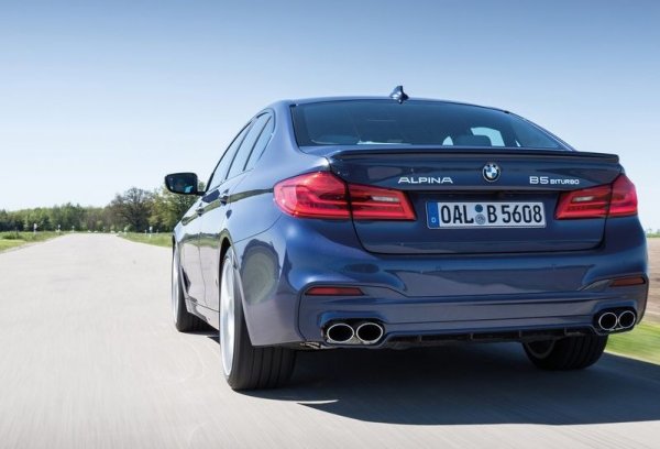 Това, че този невероятен модел се чувства по-близо до Ferrari от BMW по ексклузивност и се управлява по-сладко отколкото M5, в още по-голяма степен подпечатва надмощието му.
