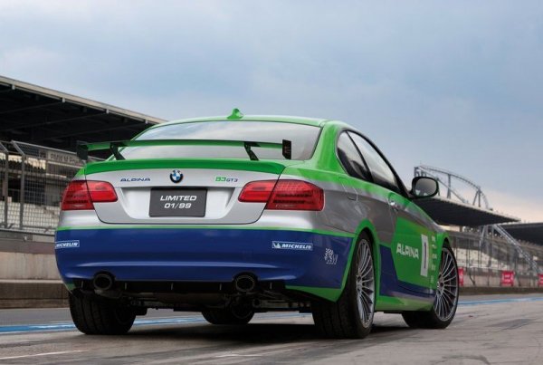 Вместо 4-литровия V8 на BMW, B3 GT3 използва редови 6-цилиндров с туин турбо на Alpina, който развива 408 коня, а шасито е подобрено с ръчно регулируемо окачване и един от агресивните диференциали с ограничено приплъзване на Drexler. Стряскащ на пътя? Всъщност, не, но върхът на пистата. Направени са само 99 бройки.

