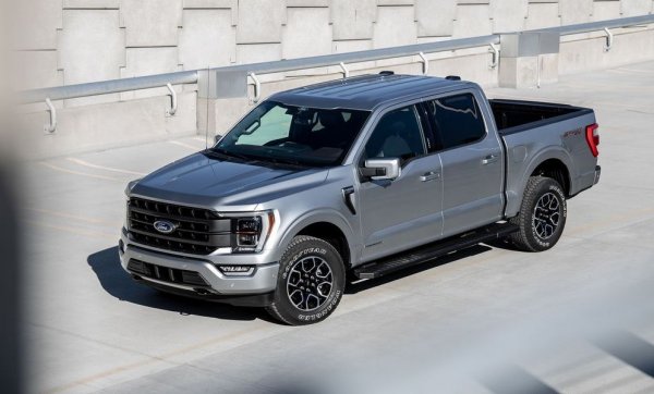 Много се различава и броят на циклите зареждане/разреждане, които всеки от трите типа батерии ще преживее. При един обикновен хибрид батерията, чиято задача е да подпомага двигателя с вътрешно горене, непрекъснато се разрежда и зарежда. Тя трябва да бъде компактна, лека и не много скъпа. За едно отиване до магазина можете да я разредите и да я заредите четири-пет пъти. 
