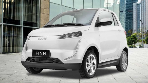 Този електромобил е малко по-дълъг от Pio - 2,87 метра, като би трябвало да предлага малко повече комфорт. Ширината е 1,56 метра, височината -  1,57 метра, а междуосието -- 1765 милиметра. Обемът на багажника е Elaris с 229 литра, а собственото тегло - 930 кг. Finn се предлага с батерия с капацитет 31,5 кВт/ч, като пробегът е 265 км. Максималната скорост е ограничена на 115 км, а мощността на мотора достига 47,6 к.с. - приблизително колкото Dacia Spring. В оборудването на електромобила влизат предни и задни дискови спирачки, две въздушни възглавници, ESP, ABS, круиз-контрол и камера за заден ход. 