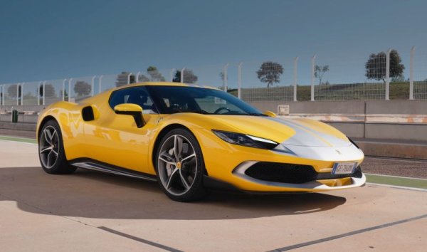 Рекордните финансови показатели на италианците са следствие на рекордни продажби: за 2021 Ferrari е пласирала 11,155 автомобила, с около две хиляди повече от миналата година и най-добро постижение в цялата история на компанията. 
