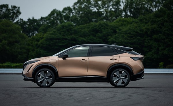 За календарната 2021 година японската компания е произвела общо 3.585 милиона автомобила, спад от 1.2% на годишна база. Благодарение на повишените цени и оптимизираните разходи обаче средният приход от автомобил е пораснал с 13%. Най-много коли са произведени в китайските заводи (1.33 млн.), пред Мексико (536,153), Япония (496,577) и САЩ (451,788). 
Общите глобални продажби за годината са 4.065 милиона автомобила, с 0.9% повече от 2020 година. 
