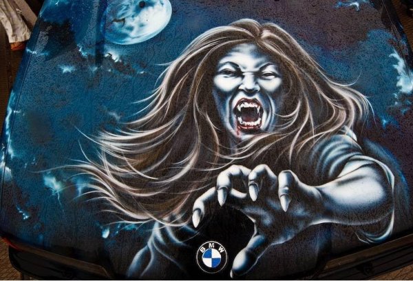 Снимки от фестивала "AEROграфии", който се провежда ежегодишно в Санкт Петербург. На него могат да се видят едни от най-интересните, изрисувани автомобили в Русия.