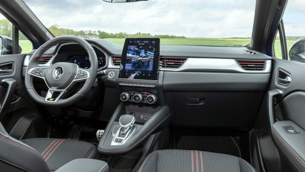 Средният разход, независимо от версията, е 5,0 л/100 км.Като недостатък може да се посочи малкия багажник, който побира едва 305 литра. Цените за този електрифициран вариант започват от 24 964 евро. 