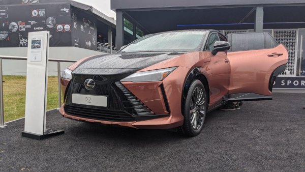 Eлектрическият дебют на Lexus - RZ