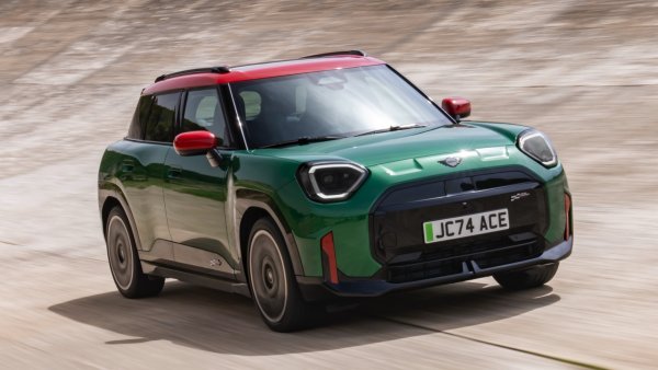 Електрическите MINI Cooper и Aceman представляват различен сценарий, тъй като BMW Group и Great Wall Motor създадоха съвместно предприятие - Spotlight Automotive, специално за съвместното разработване и производство на електрически превозни средства. Aceman се сглобява в Джандзян (Китай), включително задвижващите агрегати и архитектурата, но разработката е съвместна с баварски концерн.