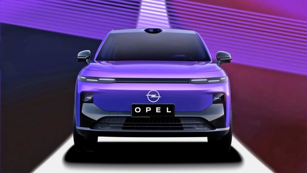 Концернът обмисля производството на новия електрически C-SUV на Opel в завода в Сарагоса (Испания), заедно с Leapmotor B10, и потвърждава използването на компоненти от екосистемата на китайската Leapmotor International. Все още обаче официално не е обявено, че Opel ще получи самата платформа на B10, но се твърди, че това вече е решено.