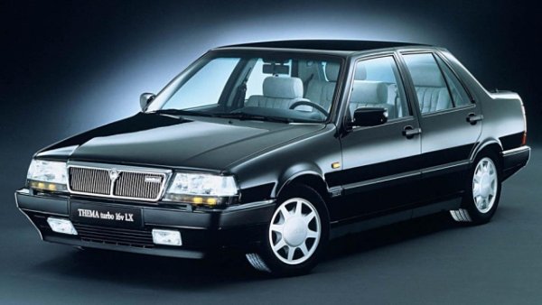 Първите актуализации за Lancia Thema пристигнаха през 1988  с дебюта на втората серия, предназначена да се превърне в най-успешната за флагмана. Промените в естетическия профил бяха леки, но въпреки това очевидни. Като се започне от предните светлини, сега разделени на две части с полирана долна лента.
Огледалата за обратно виждане също се промениха, закотвени в една точка към А-колоната, докато отзад обозначенията на модела в долния край на багажника изчезнаха. 

Основните иновации се намираха под капака: Turbo беше спрян, докато атмосферният 8-клапано мотор се присъедини към гамата на новите 2.0  16-клапанови двигатели, като стигна 147 к.с.
V6 беше ревизиран с въвеждането на електронно впръскване, докато турбодизелът достига 2,5 литра работен обем и 118 к.с.

Наборът от актуализации завърши с въвеждането на окачвания с контролирано затихване, както и с двата режима "Auto" и "Sport". Решение, което от 1990-а щеше да се влее в самонивелиращи се окачвания, преименувани на "интелигентен ". 

В края на производството на втората серия, когато Thema 8.32 достигна края на пътя си, луксозното арматурно табло от шипово дърво с кръгли инструменти вече се предлагаше на останалите коли с новата настройка на Lx. 

Каталожната цена на 2.0 беше 28 623 000 лири през 1988 година, т.е. 37 350 евро днес. Атмосферният 16V струваше 30 741 000 лири (40 100 евро). Turbo - 39 089 000 лири (51 000 евро), а V6 скачаше до 40 093 000 лири (52 300 евро). Не беше евтин и  дизелът с 31 747 000 лири (41 400 евро). 
