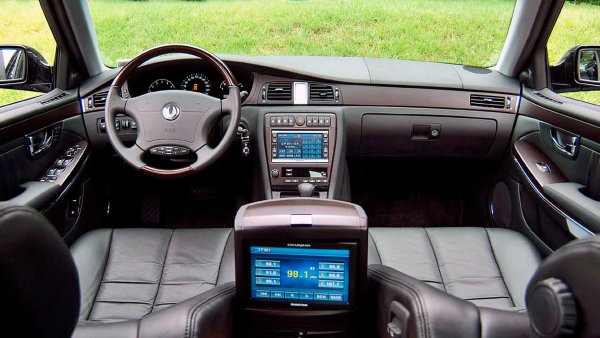 Въпреки липсата на сериозен интерес към модел, през 2008 г. се появи и второ поколение на Chairman. То беше базирано на S-Class (W220 – произвежда се от 1998 до 2005 г), като получи въздушно окачване, автоматична скоростна кутия 7G-Tronic и дори V8 двигател с 306 к.с. Резултатът не беше по-различен и Chairman изчезна дори от местния пазар през 2017 г.