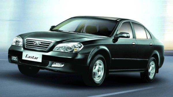 По времето на дебюта на големия седан Oriental Son (известен още като Easter и B11 на някои пазари), китайският производител Chery Automobile беше само на шест години. И имаше големи проблеми с качеството на изработка и нивото на пасивна безопасност на вече пуснатите на пазара модели. Това се отнася най-вече за лифтбека Amulet (копие на стар Seat Toledo) и градския QQ (клонинг на Daewoo Matiz). 