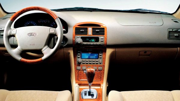 Въпреки това, премиум-амбициите на марката останаха, като тя отново заложи на безрамно копиране. Така се появи Oriental Son, който всъщност представлява корейския седан Daewoo Magnus (Chevrolet Evanda). Китайците повториха почти всичко с максимална точност, като леко ревизираха дизайна и добавиха монитори в подглавниците на предните седалки. Това обаче не донесе успех, а търсенето беше скромно дори на вътрешния пазар. 