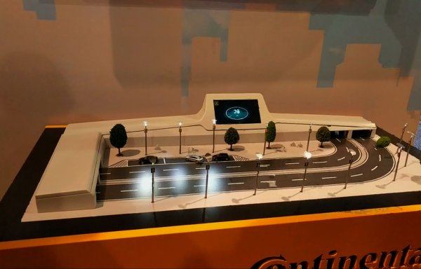 Макет, показващ как функционира интелигентното улично осветление