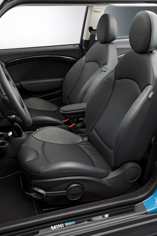 MINI Cooper S Bayswater - класическият разбойник