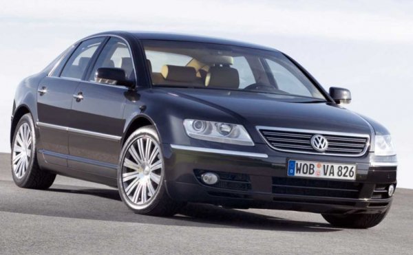 Подобен списък няма как да мине без един автомобил, чието първо и единствено поколение са появи през 2002 г. Това е Phaeton - флагманът на Volkswagen от този период, който се произвежда в завода на компанията в Дрезден, но въпреки очакванията за високо търсене в Китай и Южна Корея, така и не достига планирания тираж от 20 000 бройки на години. За 12 месеца от конвейера на фабриката слизат по около 6000 единици, а за 15 години са сглобени общо 84 253 бройки.

Дългото задържане на модела в производство носи огромни загуби на Volkswagen и в крайна сметка проблемът е решен кардинално &ndash; модел е спрян. През последните години редовно се появяват слухове за разработката на негов наследник (или приемник), но те така и не са потвърдени.
