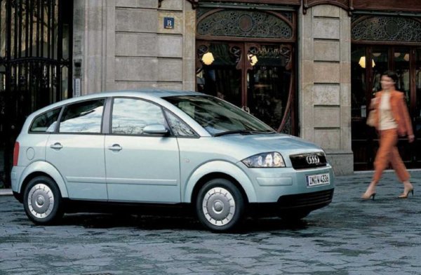 Малкият модел с 5 врати излезе в серийни производство само 2 години след премиерата на концепта Audi Al2. Икономичната, най-вече заради ниското си тегло, напълно алуминиевата си каросерия и малките мотори, машина се произвеждаше на отделна поточна линия в Некарсулм (Германия). Предлагаше се дори вариант A2 3L с 3-цилиндров турбодизел с обем 1,2 литра, система „старт-стоп“ и гуми с ниско съпротивление, която харчи само 3 л/100 км. Същестуваше и електрическа версия, която през октомври 2002 г измина без допълнително зареждане 600 км от Мюнхен до Берлин, като на финала и остана заряд от 18%.

Оказа се обаче, че Audi A2 е твърде авангардна и изпреварва времето си. Медиите хвалиха колата заради авангардния дизайн и технологиите, но клиентите не я харесаха. В крайна сметка бяха произведени и продадени 176 377 бройки от модела. В същото време Mercedes-Benz A-Class записа около милион продажби.