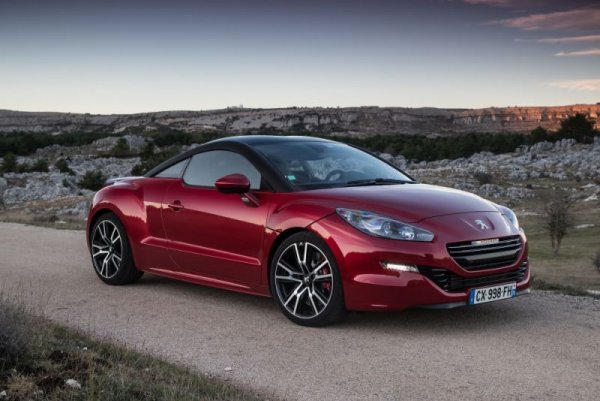 Както и други експериментални модели, така и оригиналното спортно купе Peugeot RCZ с впечатляваща външност (дело на ателието Zagato) също се произвежда в завода на Magna Steyr в Грац. Построеният на базата на семейството 308 автомобил обаче се оказа прекалено скъп и в крайна сметка лично босът на PSA Peugeot Citroen - Карлос Таварес, издаде заповед за неговото евтаназиране. Съответно, RCZ, от който са произведени 68 000 бройки, не получи наследник. 
