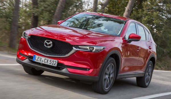 Среден процент проблеми: 10,5%
Среден пробег: 96,000 км

Първото поколение на компактния кросоувър на Mazda, с кодово означение КЕ, се произвеждаше до януари 2017, и остави много добри впечатления въпреки твърдото си окачване. Сервизните акции бяха за незначителни неща като амортисьорите на вратата на багажника или корозия в LED блоковете на светлините заради недобре напаснато уплътнение. 
При второто поколение (код KF) проблемите са най-вече при дизелите, където се образува нагар във всмукателния колектор. Имаше сервизни акции заради проблеми със софтуера за управление на двигателя, дефектни горивни помпи и зле монтирани кабели на електрическата система. 
