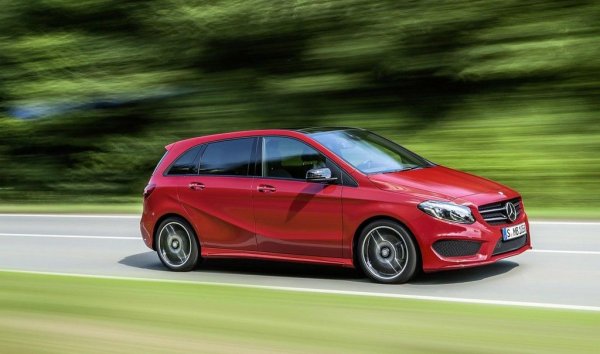 Среден процент проблеми: 7,4%
Среден пробег: 71,000 км

Тук важи казаното и за А-класата - посредствено първо поколение, после смяна на концепцията през 2011 и доста по-надеждно второ поколение (W246). Тук имаше сервизни акции за кормилната уредба, въздушните възглавници, обтегача на ангренажната верига и коланите. Важно е да се отбележи, че това е една от най-предпочитаните коли от пенсионерите в Германия. Тоест шансът да попаднете на машина, "карана от една баба само в събота и неделя", е относително реален.
