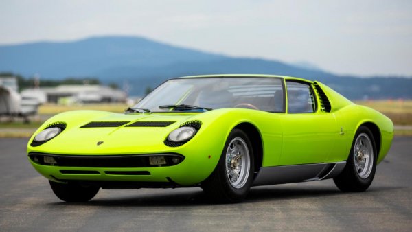 Естествено, Miura. Имало е и по-яростни модели на марката, както и по-бързи, но Miura поставя началото на супер автомобилите. Без Miura нямаше да видим Countach, Diablo, дори Murcielago и Aventador. Също така, може би нямаше да ги има Zonda и Koenigsegg.
