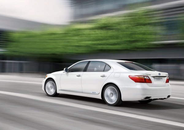 <p><strong>Топ 10 на най-скъпите за поддръжка коли</strong><br /><br />6. Lexus LS 600h L<br /><br />> Разходи за период от 5 години: $129,542<br />> Цена като нов: $119,019<br />> Среден разход на гориво: 11.7 л/100 км.</p>