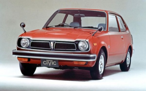 За разлика от съвременния си наследник, оригиналният Civic е бил доста по-компактен и значително по-лек от, например, Volkswagen up!. Японската машина се предлагала като седан, хечбек и комби, като в началото била с 1169-кубиков двигател.

По-късно се предлагат и по-големи агрегати, но икономичният Civic остава популярен избор в годините след петролната криза от 1973.
