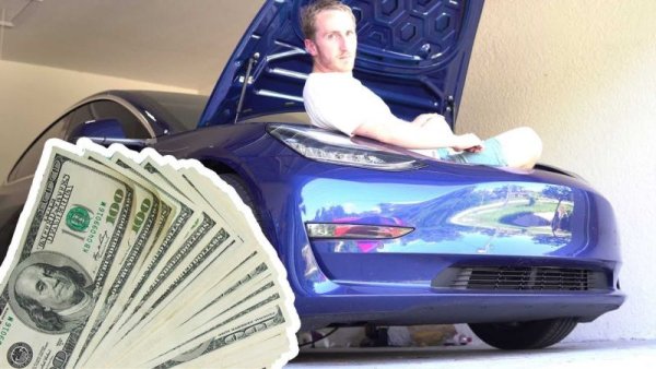 Проблемът за етичността на преките субсидии за електромобили е поставян и в далеч по-заможни страни от България. Електромобилите си остават средно с 50-70% по-скъпи от конвенционалните си аналози, и като цяло са по джоба само на хората с по-високи доходи. Превръщането на данъчните приходи в субсидия означава, че на практика бедните плащат на богатите да си купят нова кола. Това е особено валидно за България по две причини. От една страна, доходите у нас си остават наполовина под средните за ЕС, и делът на хората, които могат да си позволят нов автомобил, е по-нисък. От друга, в повечето страни от съюза прогресивното подоходно облагане означава, че богатите плащат по-голям данък като дял от дохода си. В България плоският данък означава, че всички плащат по 10%. 
