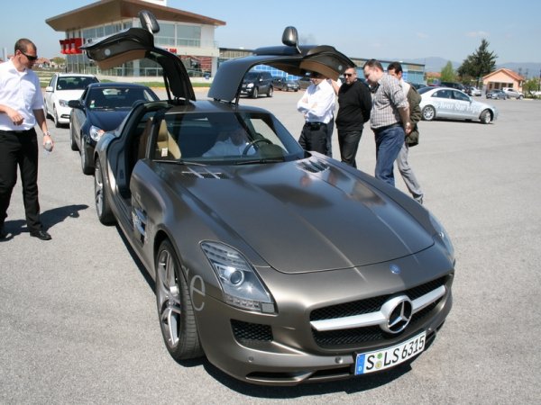 "ОЧАРОВАНИЕ БЕЗ КРАЙ" - ексклузивното роудшоу Mercedes-Benz Star Experience