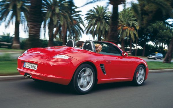 Ако искате вашият Boxster S (987) да вдигне 100 км/ч от място, той трябва да разполага с Launch Control и скоростна кутия PDK. Повечето предложения са именно с автоматична скоростна кутия, но по-добият избор са механичните предавки, благодарение на които човек може да се наслади на шофирането, а не само на ускорението.