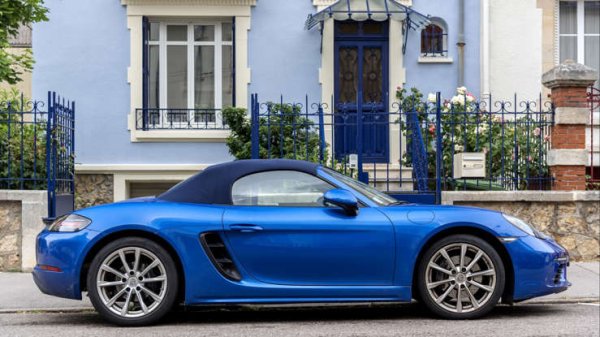 Тригодишна промяна в стойността: -2,5% (-1907 долара)

Текуща стойност: 78 187 долара

Прогнозна базова стойност за 2017-2019 г., коригирана спрямо инфлацията: 76 280 долара

Тип: Луксозен спортен автомобил