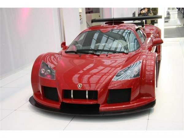 Това е Gumpert Apollo на автосалона в Essen 2008