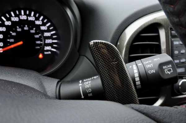 Безстепенното увеличаване на ускорението предизвиква подсъзнателно недоверие и съмнения относно надеждността на трансмисията. Разбирайки водачите, автомобилните производители се опитват да придадат на вариатора характеристиките на конвенционалната автоматична трансмисия. Те записват програмирани режими на работа в паметта, принуждавайки ролките да бъдат във фиксирани позиции за дълго време, симулирайки различен на брой предавки. Това са така наречените спортни и ръчни режими на работа, които повтарят набора от предавки на хидромеханичния автоматик. Въпреки това, при нормално задвижване, вариаторите продължават да живеят свой собствен специален живот.