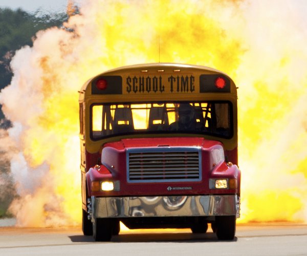 Самоукият механик Пол Стендър от щата Индиана заедно с механиците от Indy Boys Inc преправя корпуса и поставя направо в салона двигател GE J-79 от изтребител "Фантом" с мощност 4200 к.с. Крайният резултат е 590 км/ч.