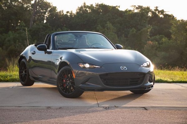 Много е трудно да се определи, кое поколение на Mazda MX-5 е най-доброто. Този компактен японски модел винаги е доказвал, че може да се държи впечатляващо на пътя, без да има най-впечатляващите технически характеристики на света.

На пазара на употребявани автомобили се срещат екземпляри от Mazda MX-5 с пробег от над 300 000 километра, които все още са с добро състояние. Надеждността на модела е висока, поддръжката му също не е скъпа.