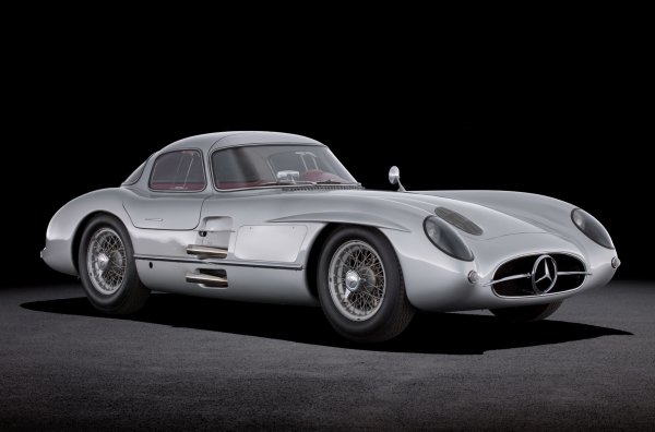Mercedes-Benz продаде най-скъпата кола на планетата на закрит търг. Анонимен купувач плати 135 милиона евро за 300 SLR Uhlenhaut Coup&eacute;. 