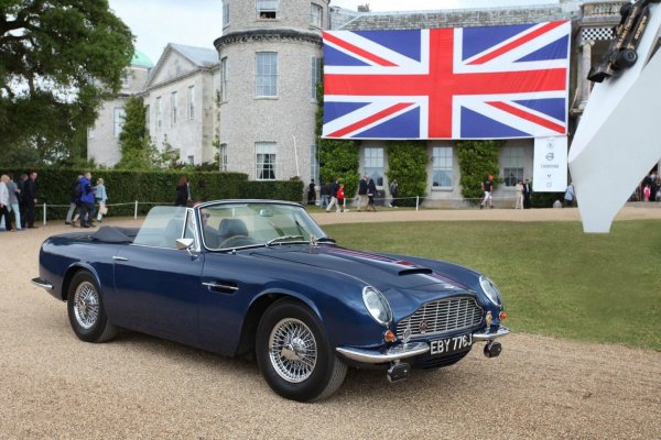 Големият син на Кралицата на Великобритания &ndash; Елизабет II, предпочита класиката, като в случая това е Aston Martin DB6 Volante. Необичайното при този автомобил е, че той е преоборудван за използване на биоетанол. Според принца, може да се използва и истинско вино. &bdquo;По време на пътуване мирише много приятно&ldquo;, твърди Чарлз.