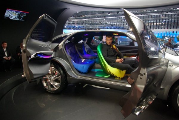 И Citroen Hypnos Hybrid HYmotion4 concept дебютира на автосалона в Париж