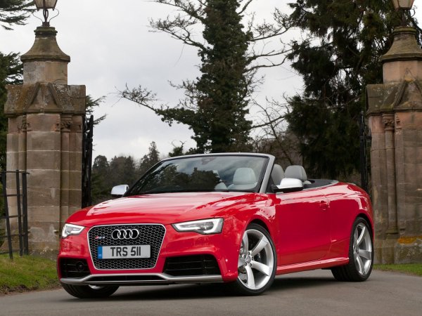Друг от автомобилите Audi на актьора, често споменаван в пресата, е червеното Audi RS5 Cabriolet, което Харди купува през 2013 година. Под капака на автомобила е разположен атмосферен 4,2-литров V8 двигател с мощност 450 к.с.

Двигателят е съчетан със седемстепенна автоматизирана трансмисия с двоен съединител и фирмената система за задвижване на всички колела quattro. Моделът RS5 Cabriolet е произведен в по-малък тираж от купето, което го прави доста рядък автомобил.