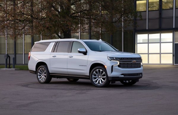 От няколко години актьорът притежава и огромен Chevrolet Suburban. Големият SUV е използван от Харди, докато е на снимки в САЩ.