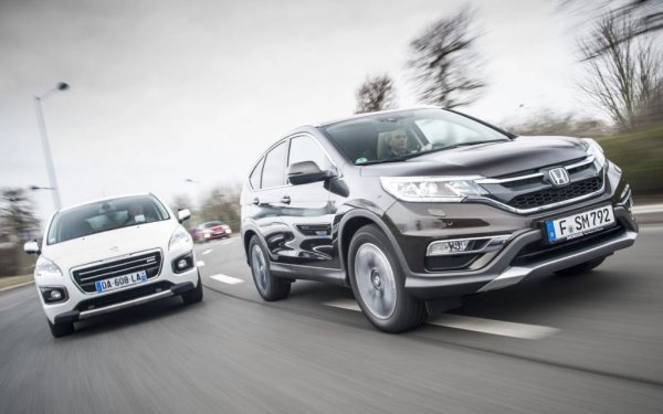 Изводът от казаното дотук е очевиден: купете си кросоувър със задвижване на всички колела, само ако наистина имате нужда от него. Ако живеете в планински район, или на място, отдавна забравено от Агенция Пътища, тогава такава кола действително ви е нужна. Но ако карате предимно в града и по асфалтови пътища, които се почистват през зимата (да не говорим, че и зимите в България не са това, което бяха), тогава кросоувър с предно предаване ви е напълно достатъчен, и ще ви струва по-евтино. С добри гуми, той дава достатъчно сигурност и на сняг и лед. 

