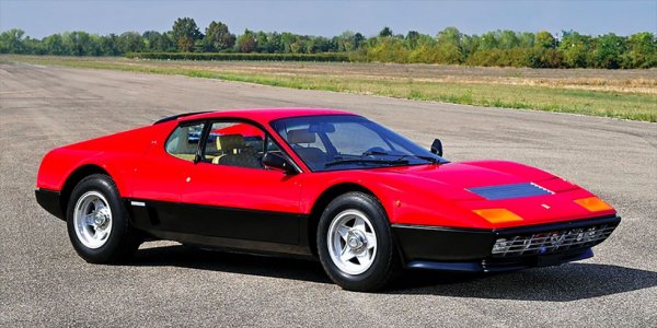 Конкурентът на Countach не беше толкова футуристичен на вид, но за сметка на това - по-бърз.