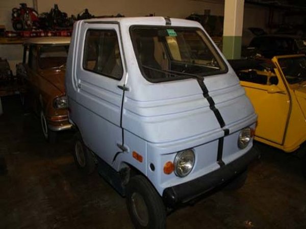 Свързваме компанията за купета Zagato с някои от най-атрактивните модели на Ferrari, Alfa Romeo и Aston Martin. Но покрай тях тя си пробва късмета и с малък градски електромобил - с окачване от Fiat 500, три възможни електромотора, максимална скорост 64 км/ч и пробег до 80 км.
