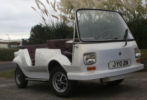 Един много амбициозен британски стартъп, който наема прочутия дизайнер Рой Хейнс, създателя на Ford Cortina и Mini Clubman, за да проектира цяла гама от електромобили. Начинанието банкрутира почти веднага и от него остава само Rickshaw - открита машина с шест оловно-киселинни батерии, електромотор със 7.5 конски сили и около 80 км обхват. 
