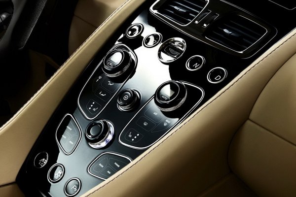 Aston Martin Vanquish Mk2