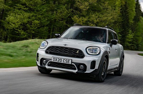 Рейтинг на надеждност - 96,3%

Малкият SUV на Mini е просторен и стилен, и подобно на своя събрат – хчбека Mini, е надежден. Само 13% от автомобилите са се повредили, като каросерията и електрическата система на двигателя са най-големите проблеми. В повечето случаи ремонтите са бързи - 80% от автомобилите са ремонтирани за по-малко от седмица. Още по-добре - 90% от работата е извършена безплатно и нито една сметка не надхвърляше 100 лири.