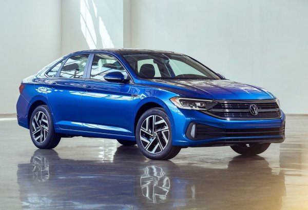 Според потребители, автомобилът и без това изглежда много грозна, а опитите за за пластична хирургия само допълнително са влошили положението му.