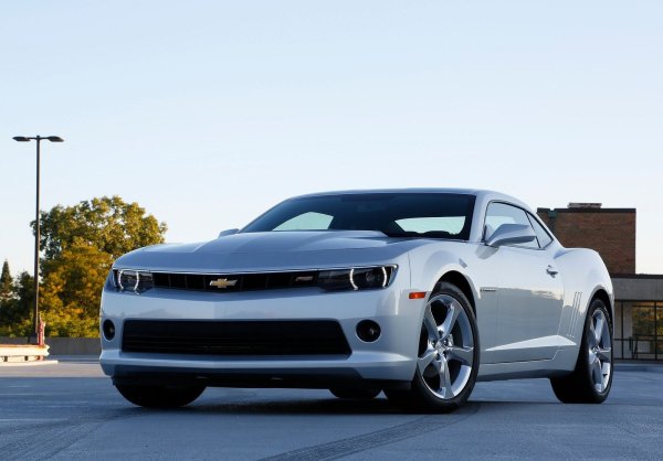 Само един от гласувалите не е съгласен с включването на този модели в списъка за най-лош фейслифн на века. Явно на него му харесва промяната в долната част на предницата.