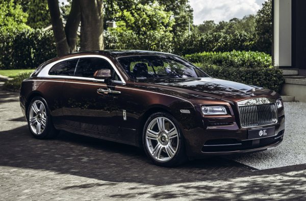 Външният вид на това Shooting Break, базирано на купето Wraith, е създаден от компанията Niels van Roij Design (Лондон), а колата е построена от фирмата Carat Duchatelet. Комбито напомня за моделите от 30-те години, но е много по-модерна. 