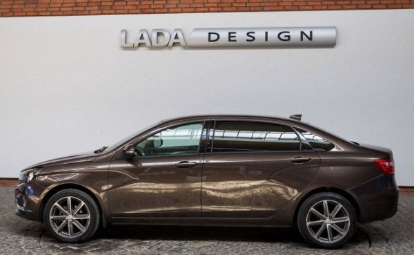 След 90-те години на миналия век идеята за лимузина от Лада е забравена за известен период. Излизането на Vesta обаче променя това и се прави нов опит. Стандартната машина е удължена с 250 мм, като отзад са поставени 2 отделни седалки със система за затопляне. Има и кожен салон, както и комфортно окачване. С напускането на предишния шеф на АвтоВАЗ - Бо Андерсон, обаче и този проект е закрит.
